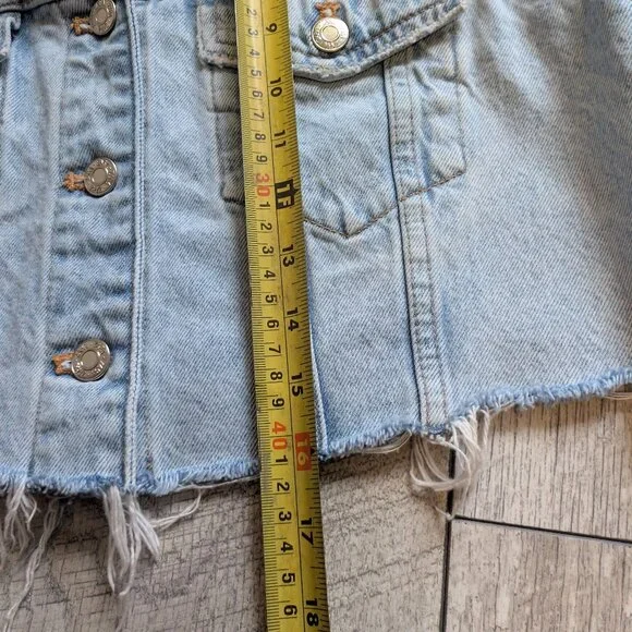 Zara Cropped Distressed Denim Jacket Raw Hem Casual Chic Street Style | Size M - Picture 11 of 11